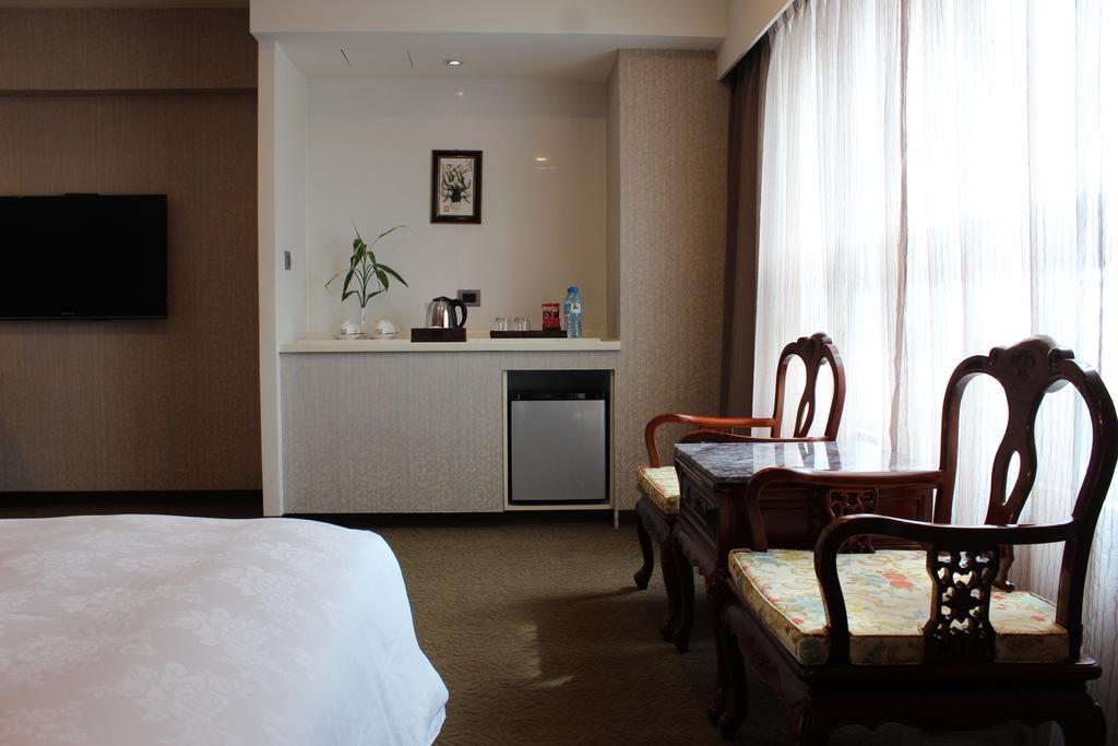 Royal Seasons Hotel Taichung‧Zhongkang Bagian luar foto