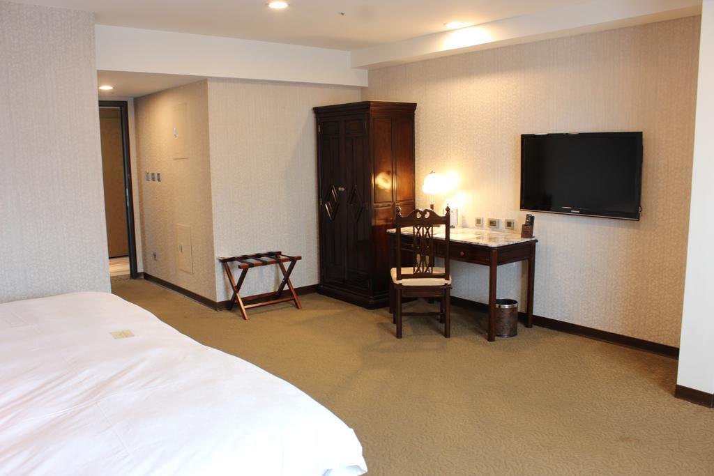 Royal Seasons Hotel Taichung‧Zhongkang Bagian luar foto