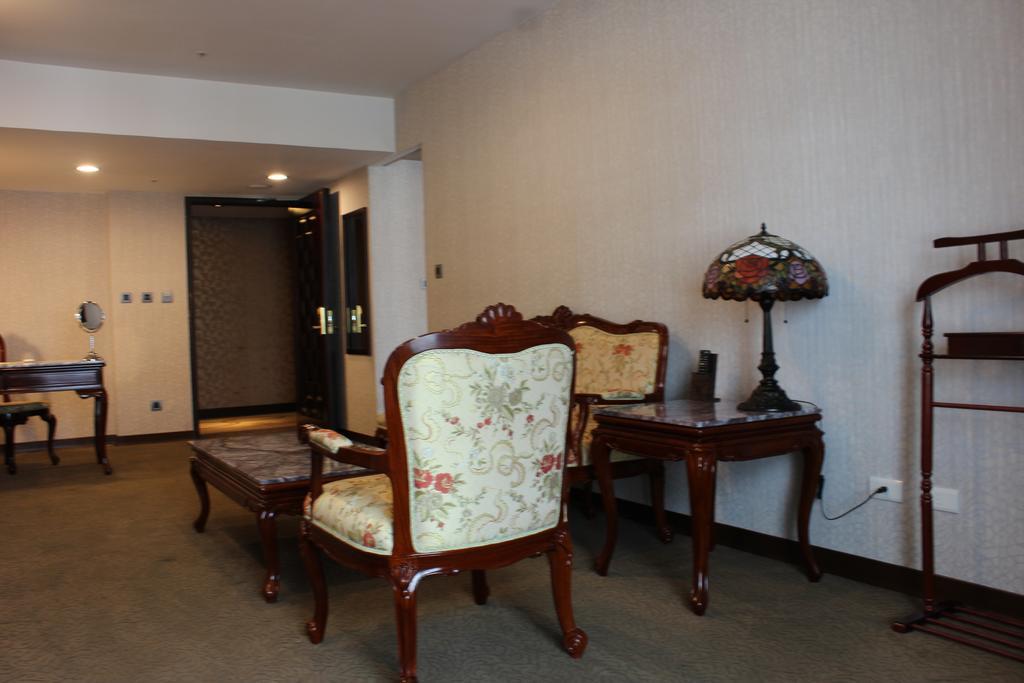 Royal Seasons Hotel Taichung‧Zhongkang Bagian luar foto