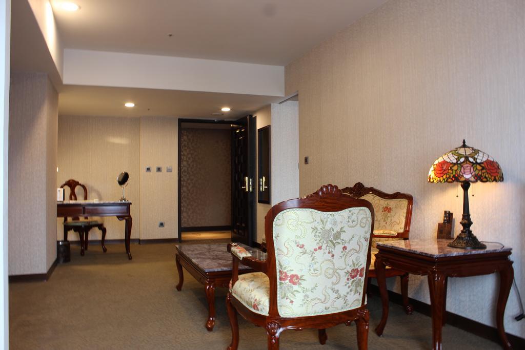 Royal Seasons Hotel Taichung‧Zhongkang Bagian luar foto